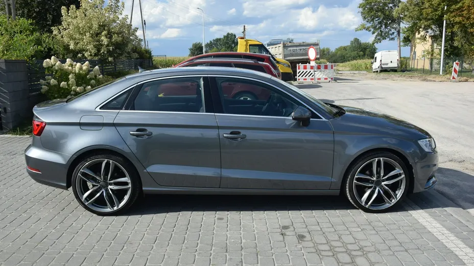 AUDI A3 Limousine -