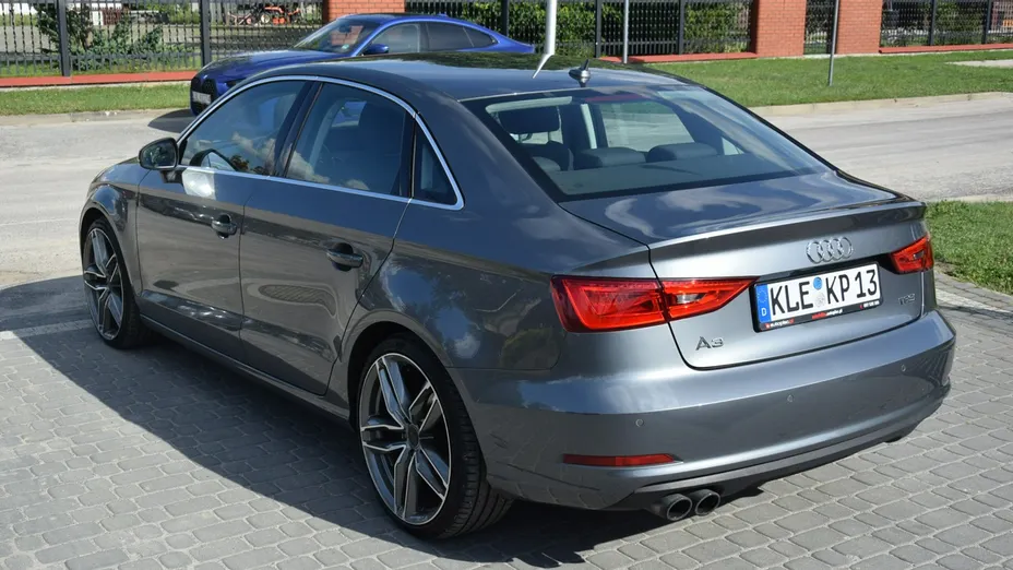 AUDI A3 Limousine -