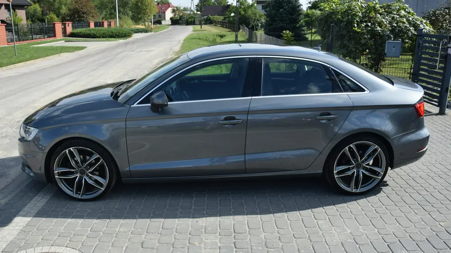 AUDI A3 Limousine -