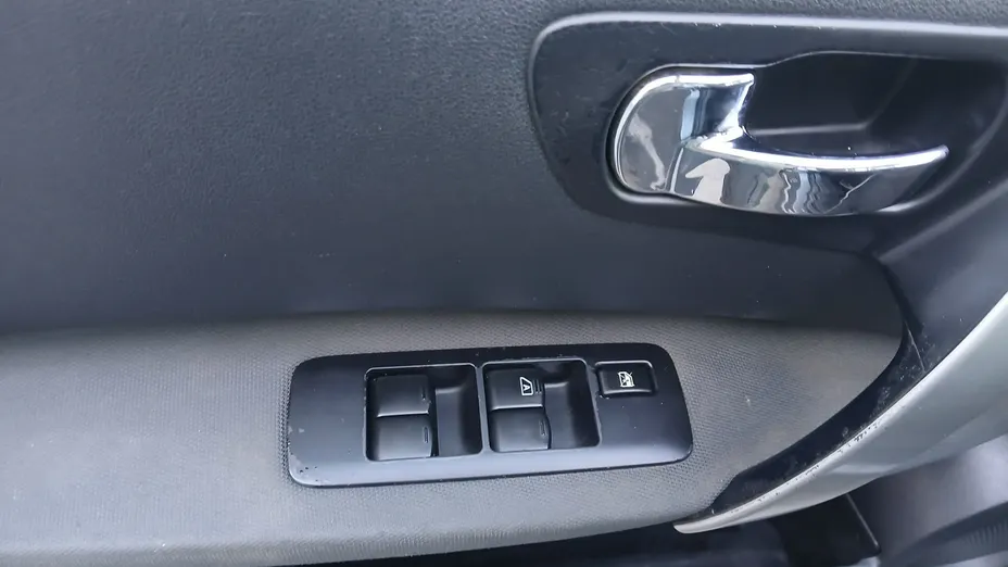 NISSAN Qashqai -