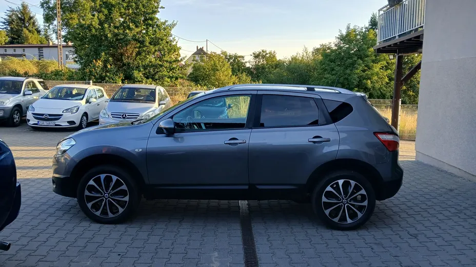 NISSAN Qashqai -