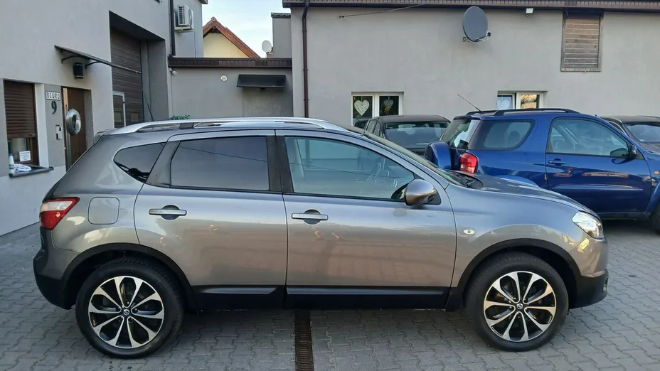 NISSAN Qashqai -