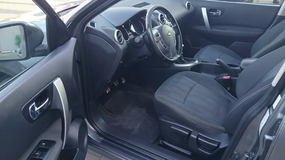 NISSAN Qashqai -