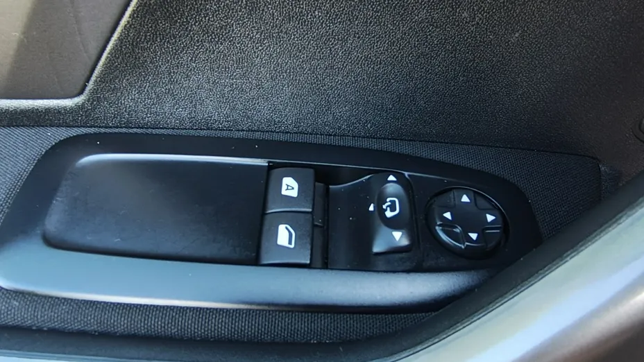 PEUGEOT 2008 -