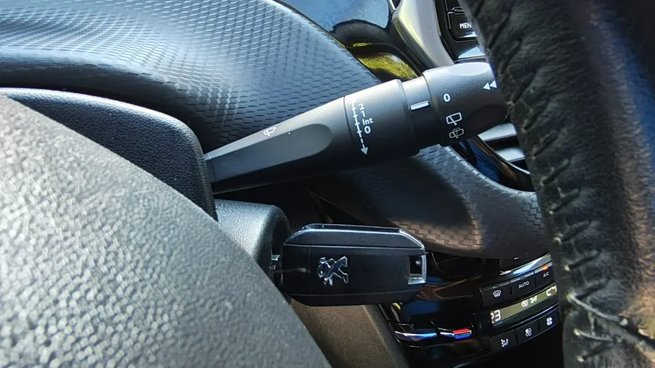 PEUGEOT 2008 -