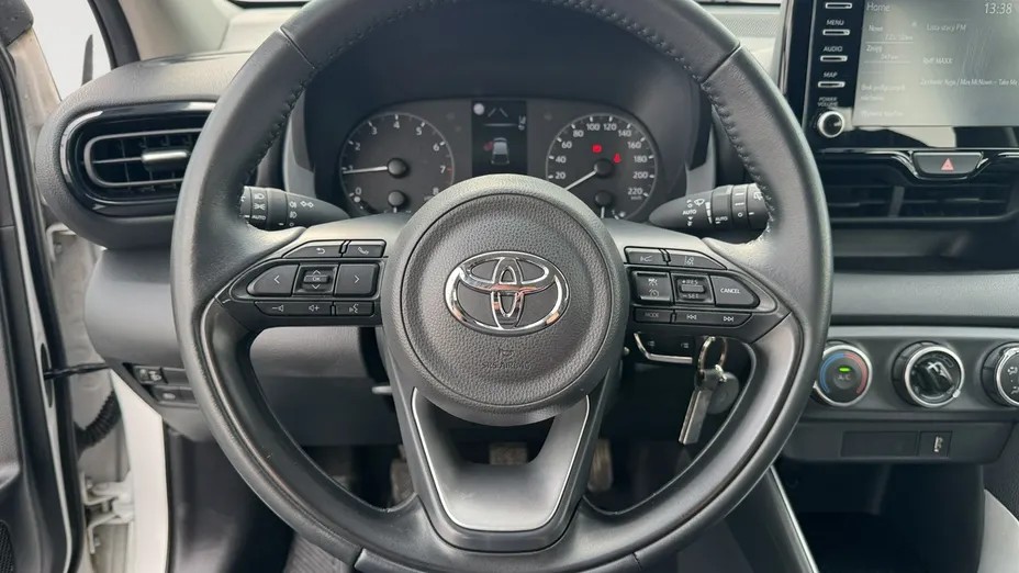 TOYOTA Yaris -