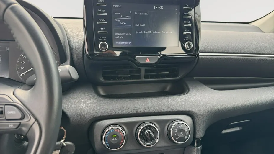 TOYOTA Yaris -