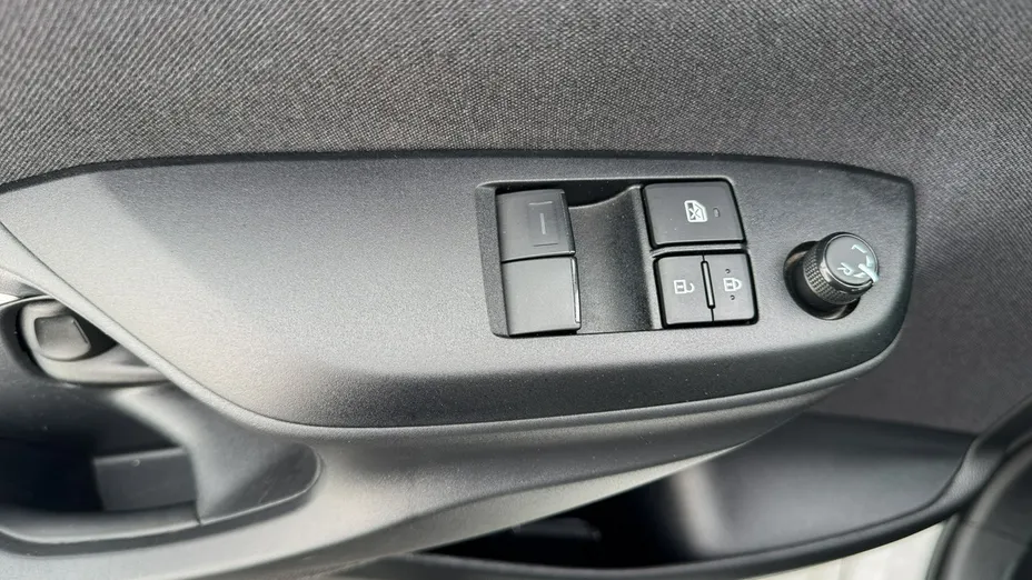 TOYOTA Yaris -