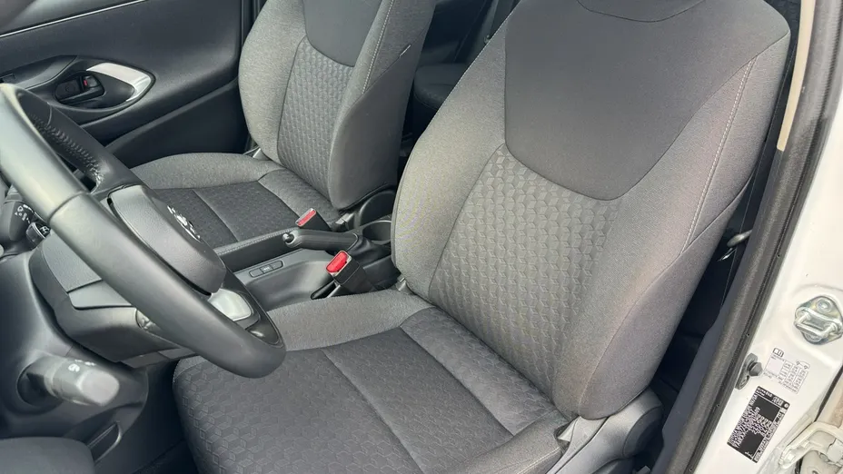 TOYOTA Yaris -