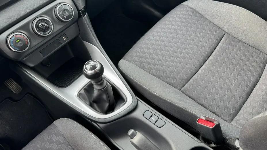 TOYOTA Yaris -