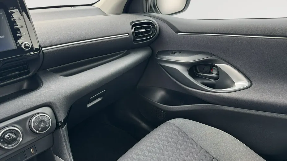 TOYOTA Yaris -