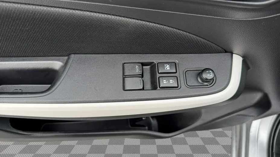 SUZUKI Swift -