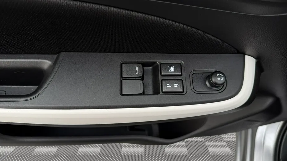 SUZUKI Swift -