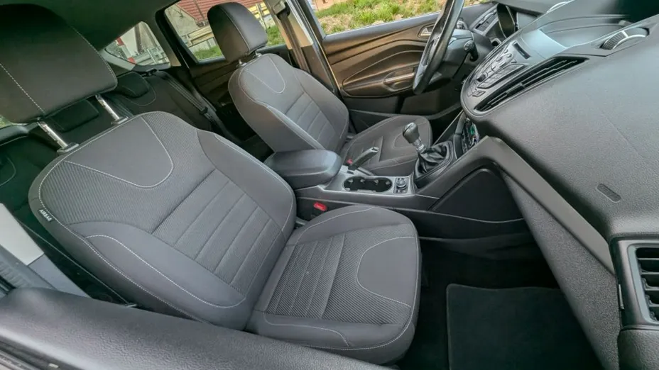 FORD Kuga -