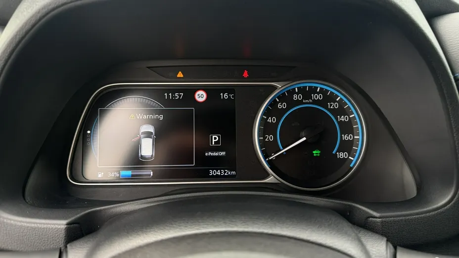 NISSAN Leaf -