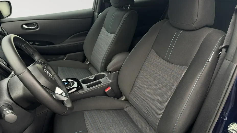 NISSAN Leaf -