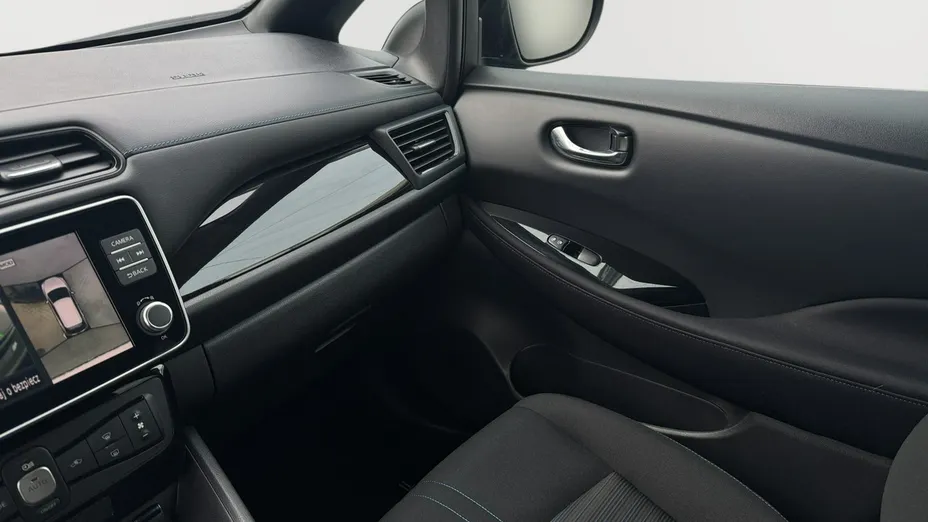 NISSAN Leaf -