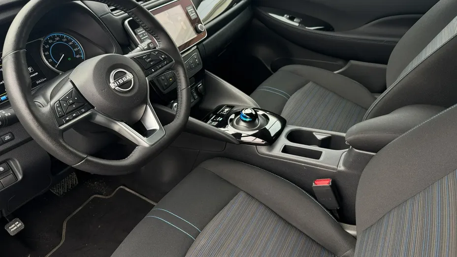 NISSAN Leaf -