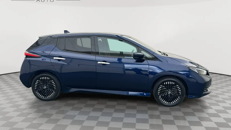 NISSAN Leaf -