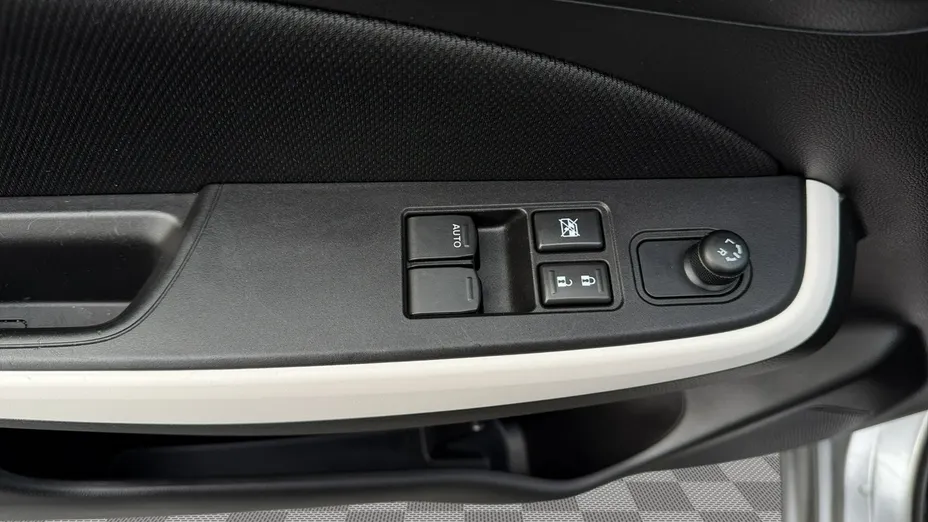 SUZUKI Swift -