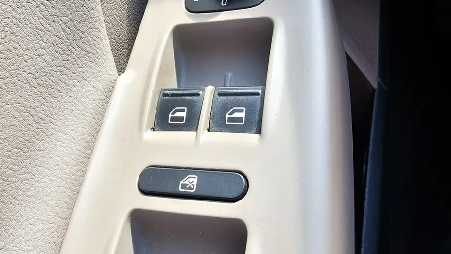 VOLKSWAGEN Passat -
