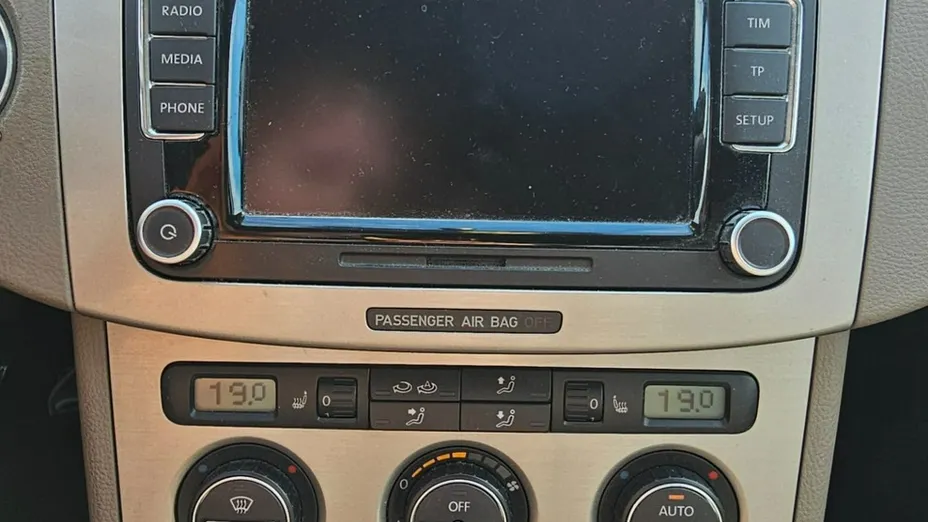 VOLKSWAGEN Passat -
