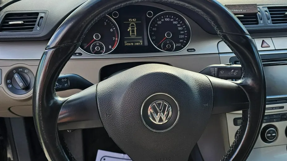 VOLKSWAGEN Passat -