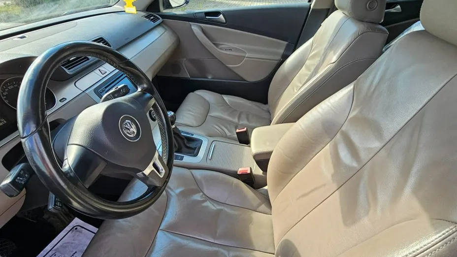 VOLKSWAGEN Passat -