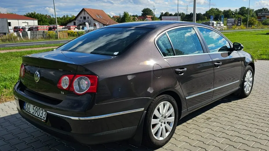 VOLKSWAGEN Passat -