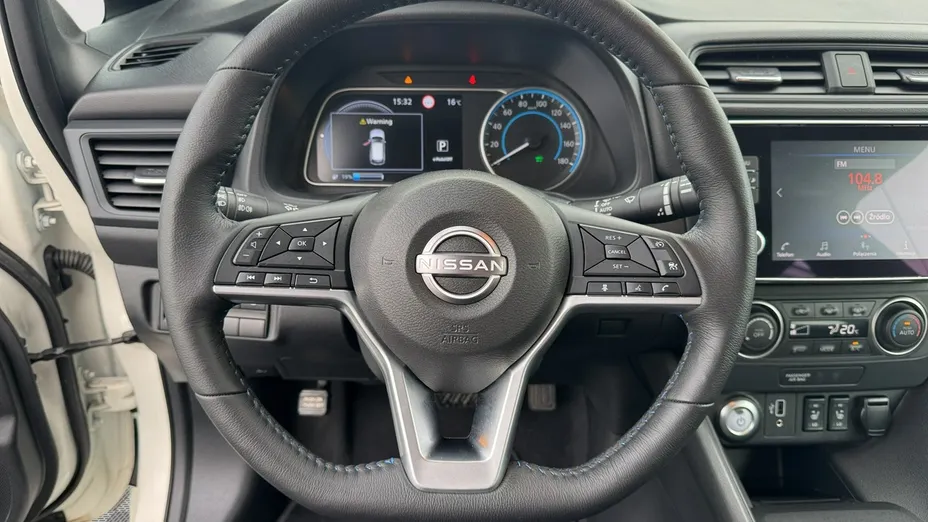 NISSAN Leaf -