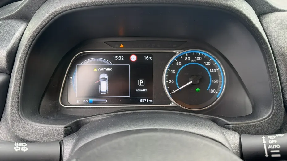 NISSAN Leaf -