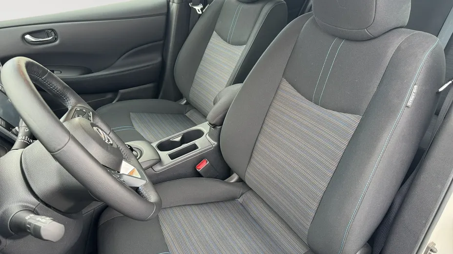 NISSAN Leaf -
