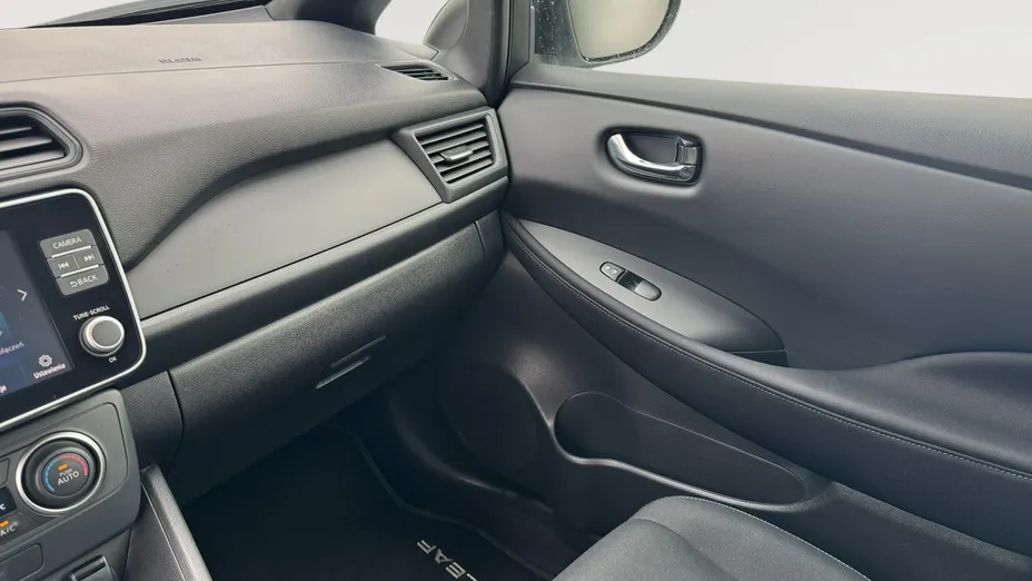 NISSAN Leaf -