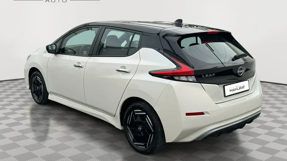 NISSAN Leaf -