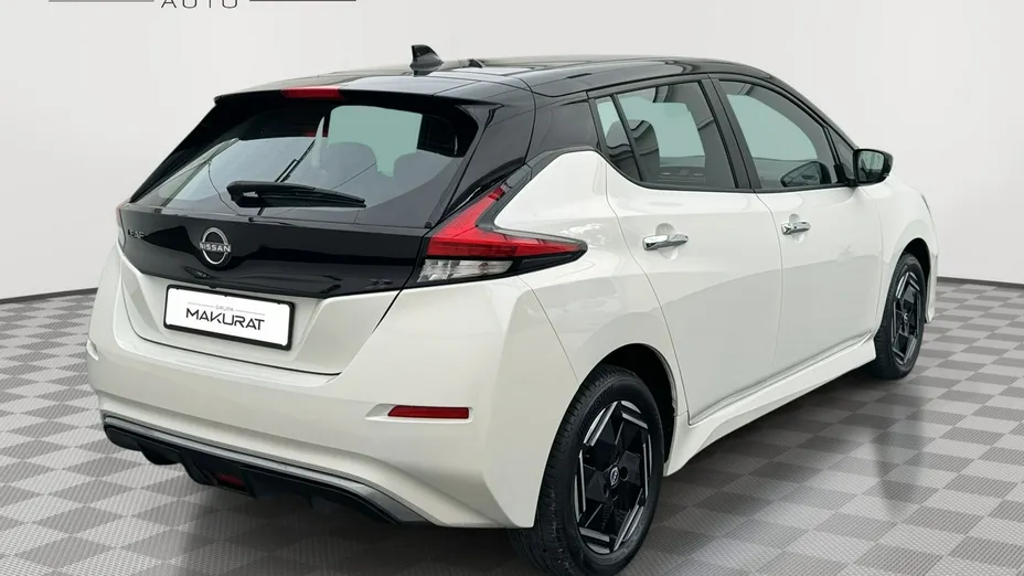 NISSAN Leaf -