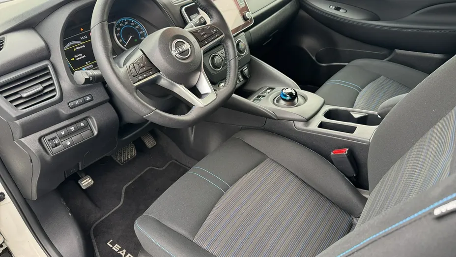 NISSAN Leaf -