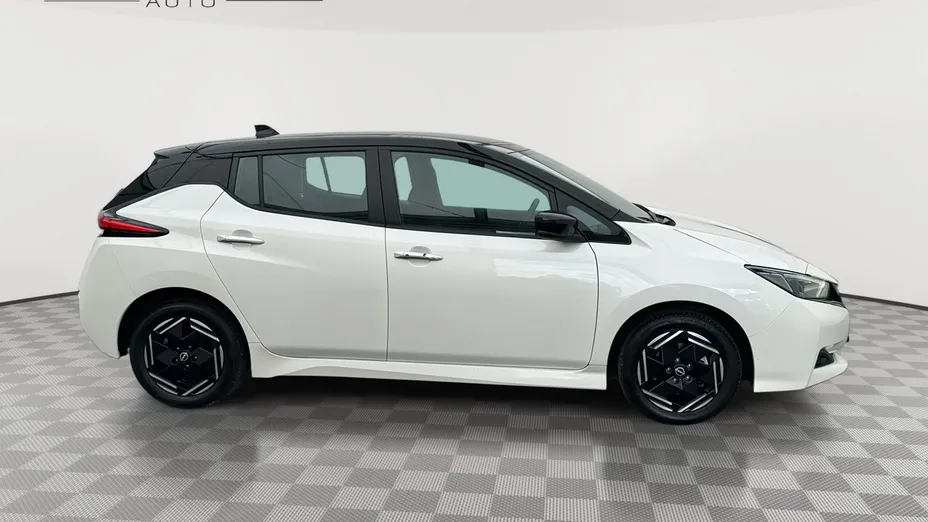 NISSAN Leaf -
