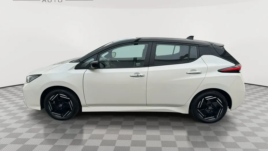 NISSAN Leaf -