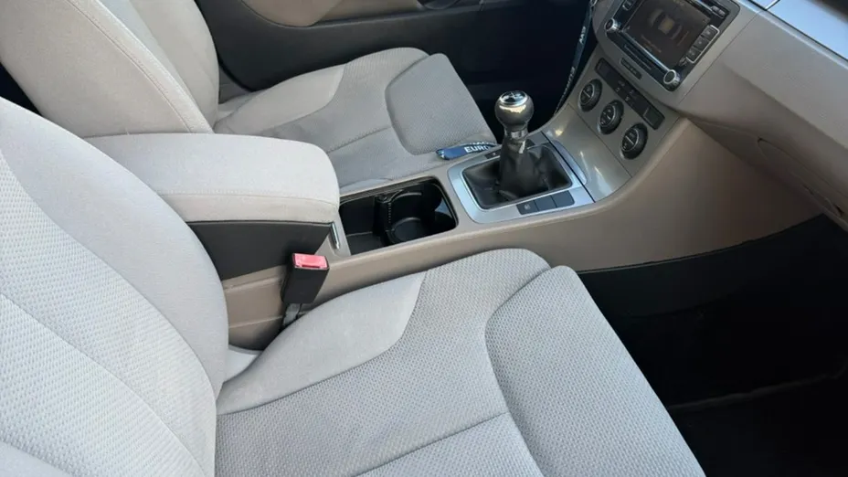 VOLKSWAGEN Passat -