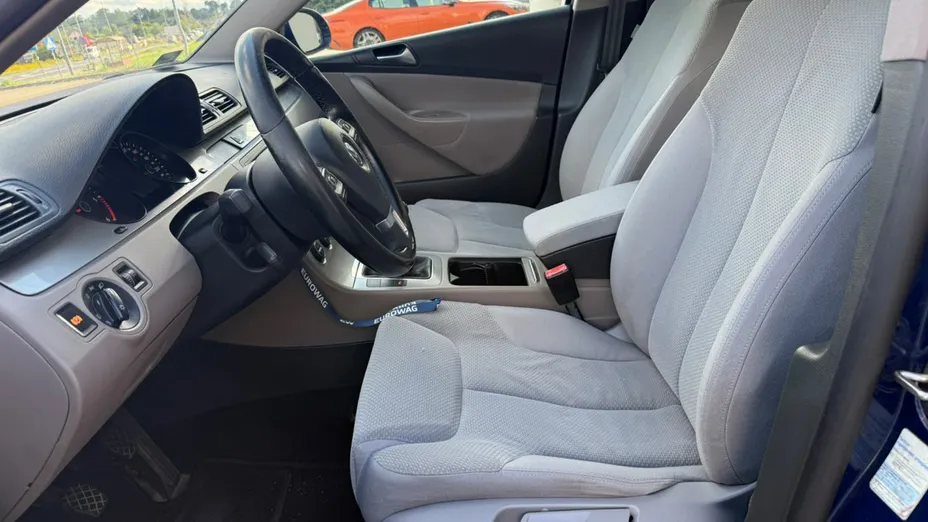 VOLKSWAGEN Passat -
