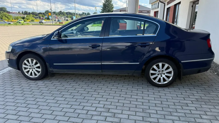 VOLKSWAGEN Passat -