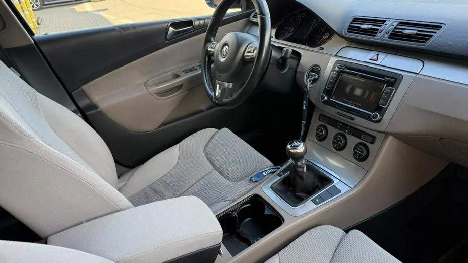 VOLKSWAGEN Passat -