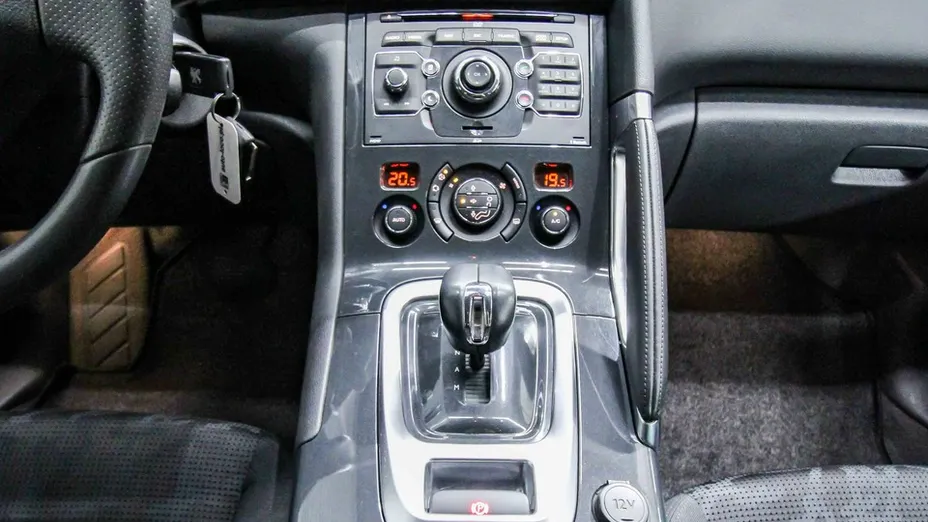 PEUGEOT 3008 -