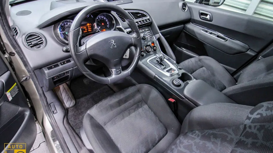 PEUGEOT 3008 -