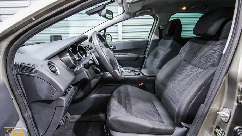 PEUGEOT 3008 -
