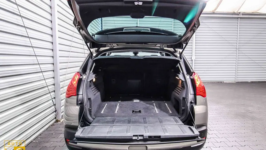 PEUGEOT 3008 -