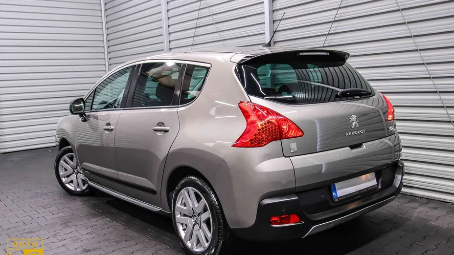 PEUGEOT 3008 -