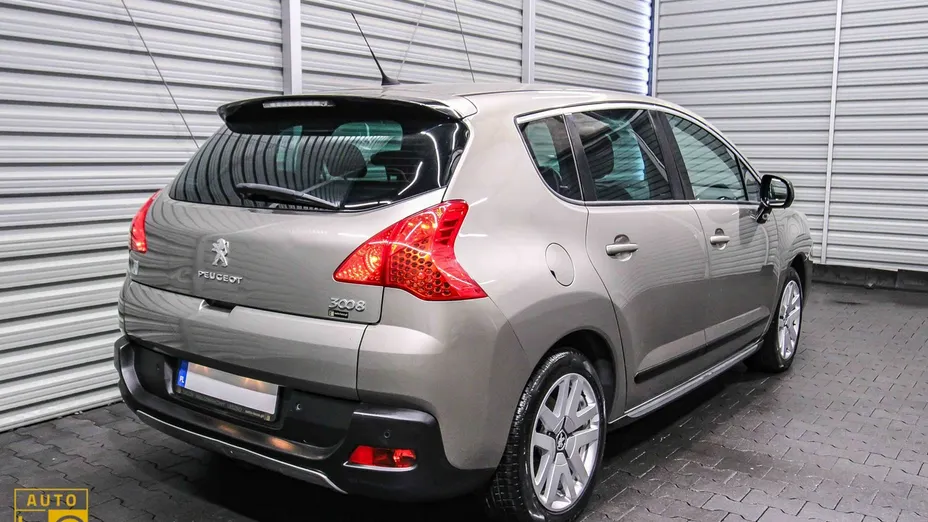 PEUGEOT 3008 -