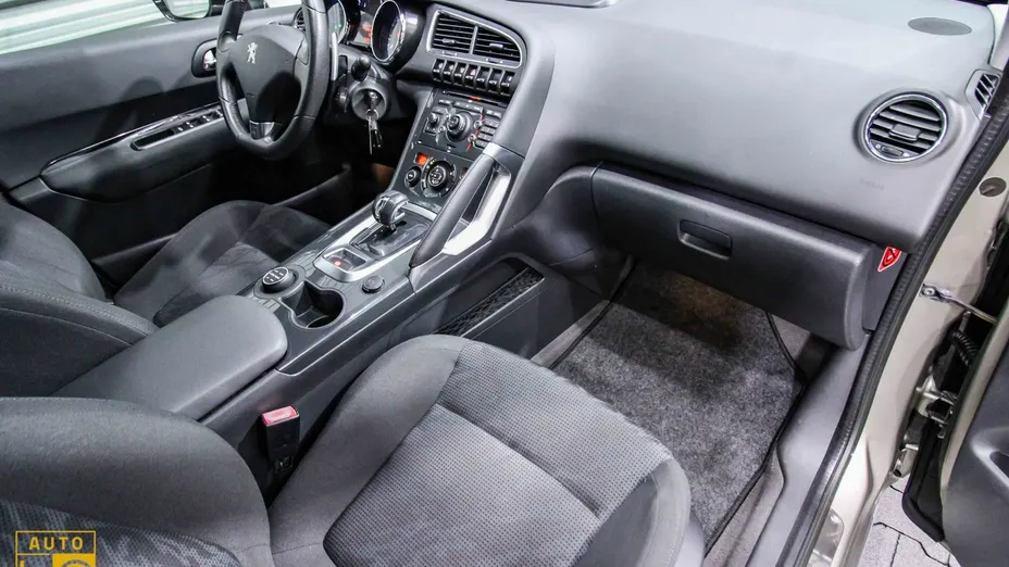 PEUGEOT 3008 -