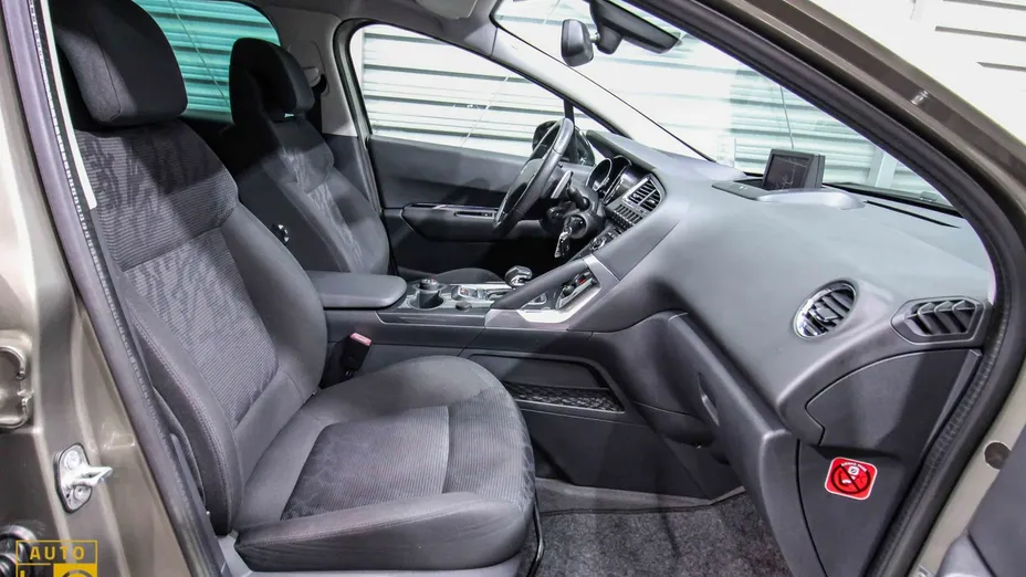 PEUGEOT 3008 -